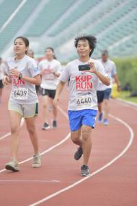 BIB: 201, 6439, 6440
                            <button type="button" onclick="openModal(5937316)" class="btn btn-primary btn-sm float-right btn-popup" data-toggle="modal" data-target=".modal-high-quality">
                        <i class="fas fa-shopping-cart"></i> Add to Cart
                    </button>
                                            <button type="button" onclick="isThisMe(5937316, true)" class="btn btn-success btn-sm float-right btn-popup btn-isme hidden" data-toggle="tooltip" data-placement="bottom" title="นี่คือรูปของคุณใช่ไหม คลิกที่นี่เพื่อเอาเข้าอัลบั้ม">
                        <i class="fas fa-plus"></i> Add to album
                    </button>
                    <button type="button" onclick="isThisMe(5937316, false)" class="btn btn-warning btn-sm float-right btn-popup btn-isnotme hidden">
                        <i class="fas fa-ban"></i> Remove from album
                    </button>