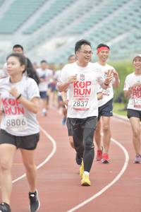 BIB: 201, 2837, 8806
                            <button type="button" onclick="openModal(5942366)" class="btn btn-primary btn-sm float-right btn-popup" data-toggle="modal" data-target=".modal-high-quality">
                        <i class="fas fa-shopping-cart"></i> Add to Cart
                    </button>
                                            <button type="button" onclick="isThisMe(5942366, true)" class="btn btn-success btn-sm float-right btn-popup btn-isme hidden" data-toggle="tooltip" data-placement="bottom" title="นี่คือรูปของคุณใช่ไหม คลิกที่นี่เพื่อเอาเข้าอัลบั้ม">
                        <i class="fas fa-plus"></i> Add to album
                    </button>
                    <button type="button" onclick="isThisMe(5942366, false)" class="btn btn-warning btn-sm float-right btn-popup btn-isnotme hidden">
                        <i class="fas fa-ban"></i> Remove from album
                    </button>