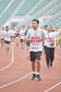 BIB: 6412
                            <button type="button" onclick="openModal(5948161)" class="btn btn-primary btn-sm float-right btn-popup" data-toggle="modal" data-target=".modal-high-quality">
                        <i class="fas fa-shopping-cart"></i> Add to Cart
                    </button>
                                            <button type="button" onclick="isThisMe(5948161, true)" class="btn btn-success btn-sm float-right btn-popup btn-isme hidden" data-toggle="tooltip" data-placement="bottom" title="นี่คือรูปของคุณใช่ไหม คลิกที่นี่เพื่อเอาเข้าอัลบั้ม">
                        <i class="fas fa-plus"></i> Add to album
                    </button>
                    <button type="button" onclick="isThisMe(5948161, false)" class="btn btn-warning btn-sm float-right btn-popup btn-isnotme hidden">
                        <i class="fas fa-ban"></i> Remove from album
                    </button>