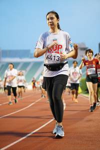 BIB: 6413, 7854
                            <button type="button" onclick="openModal(5934526)" class="btn btn-primary btn-sm float-right btn-popup" data-toggle="modal" data-target=".modal-high-quality">
                        <i class="fas fa-shopping-cart"></i> Add to Cart
                    </button>
                                            <button type="button" onclick="isThisMe(5934526, true)" class="btn btn-success btn-sm float-right btn-popup btn-isme hidden" data-toggle="tooltip" data-placement="bottom" title="นี่คือรูปของคุณใช่ไหม คลิกที่นี่เพื่อเอาเข้าอัลบั้ม">
                        <i class="fas fa-plus"></i> Add to album
                    </button>
                    <button type="button" onclick="isThisMe(5934526, false)" class="btn btn-warning btn-sm float-right btn-popup btn-isnotme hidden">
                        <i class="fas fa-ban"></i> Remove from album
                    </button>