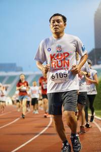 BIB: 201, 6105, 163
                            <button type="button" onclick="openModal(5934025)" class="btn btn-primary btn-sm float-right btn-popup" data-toggle="modal" data-target=".modal-high-quality">
                        <i class="fas fa-shopping-cart"></i> Add to Cart
                    </button>
                                            <button type="button" onclick="isThisMe(5934025, true)" class="btn btn-success btn-sm float-right btn-popup btn-isme hidden" data-toggle="tooltip" data-placement="bottom" title="นี่คือรูปของคุณใช่ไหม คลิกที่นี่เพื่อเอาเข้าอัลบั้ม">
                        <i class="fas fa-plus"></i> Add to album
                    </button>
                    <button type="button" onclick="isThisMe(5934025, false)" class="btn btn-warning btn-sm float-right btn-popup btn-isnotme hidden">
                        <i class="fas fa-ban"></i> Remove from album
                    </button>