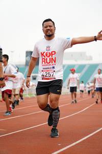 BIB: 2019, 4257
                            <button type="button" onclick="openModal(6026877)" class="btn btn-primary btn-sm float-right btn-popup" data-toggle="modal" data-target=".modal-high-quality">
                        <i class="fas fa-shopping-cart"></i> Add to Cart
                    </button>
                                            <button type="button" onclick="isThisMe(6026877, true)" class="btn btn-success btn-sm float-right btn-popup btn-isme hidden" data-toggle="tooltip" data-placement="bottom" title="นี่คือรูปของคุณใช่ไหม คลิกที่นี่เพื่อเอาเข้าอัลบั้ม">
                        <i class="fas fa-plus"></i> Add to album
                    </button>
                    <button type="button" onclick="isThisMe(6026877, false)" class="btn btn-warning btn-sm float-right btn-popup btn-isnotme hidden">
                        <i class="fas fa-ban"></i> Remove from album
                    </button>