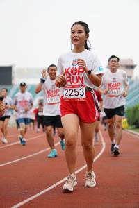 BIB: 2253, 1914, 161
                            <button type="button" onclick="openModal(5939042)" class="btn btn-primary btn-sm float-right btn-popup" data-toggle="modal" data-target=".modal-high-quality">
                        <i class="fas fa-shopping-cart"></i> Add to Cart
                    </button>
                                            <button type="button" onclick="isThisMe(5939042, true)" class="btn btn-success btn-sm float-right btn-popup btn-isme hidden" data-toggle="tooltip" data-placement="bottom" title="นี่คือรูปของคุณใช่ไหม คลิกที่นี่เพื่อเอาเข้าอัลบั้ม">
                        <i class="fas fa-plus"></i> Add to album
                    </button>
                    <button type="button" onclick="isThisMe(5939042, false)" class="btn btn-warning btn-sm float-right btn-popup btn-isnotme hidden">
                        <i class="fas fa-ban"></i> Remove from album
                    </button>