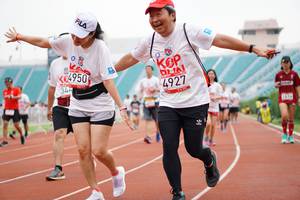 BIB: 4927, 4950, 344
                            <button type="button" onclick="openModal(6026221)" class="btn btn-primary btn-sm float-right btn-popup" data-toggle="modal" data-target=".modal-high-quality">
                        <i class="fas fa-shopping-cart"></i> Add to Cart
                    </button>
                                            <button type="button" onclick="isThisMe(6026221, true)" class="btn btn-success btn-sm float-right btn-popup btn-isme hidden" data-toggle="tooltip" data-placement="bottom" title="นี่คือรูปของคุณใช่ไหม คลิกที่นี่เพื่อเอาเข้าอัลบั้ม">
                        <i class="fas fa-plus"></i> Add to album
                    </button>
                    <button type="button" onclick="isThisMe(6026221, false)" class="btn btn-warning btn-sm float-right btn-popup btn-isnotme hidden">
                        <i class="fas fa-ban"></i> Remove from album
                    </button>