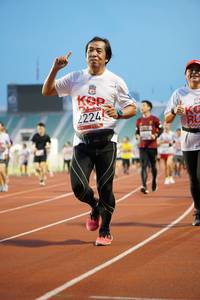 BIB: 2224
                            <button type="button" onclick="openModal(5933961)" class="btn btn-primary btn-sm float-right btn-popup" data-toggle="modal" data-target=".modal-high-quality">
                        <i class="fas fa-shopping-cart"></i> Add to Cart
                    </button>
                                            <button type="button" onclick="isThisMe(5933961, true)" class="btn btn-success btn-sm float-right btn-popup btn-isme hidden" data-toggle="tooltip" data-placement="bottom" title="นี่คือรูปของคุณใช่ไหม คลิกที่นี่เพื่อเอาเข้าอัลบั้ม">
                        <i class="fas fa-plus"></i> Add to album
                    </button>
                    <button type="button" onclick="isThisMe(5933961, false)" class="btn btn-warning btn-sm float-right btn-popup btn-isnotme hidden">
                        <i class="fas fa-ban"></i> Remove from album
                    </button>