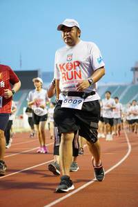 BIB: 201, 6009
                            <button type="button" onclick="openModal(5934384)" class="btn btn-primary btn-sm float-right btn-popup" data-toggle="modal" data-target=".modal-high-quality">
                        <i class="fas fa-shopping-cart"></i> Add to Cart
                    </button>
                                            <button type="button" onclick="isThisMe(5934384, true)" class="btn btn-success btn-sm float-right btn-popup btn-isme hidden" data-toggle="tooltip" data-placement="bottom" title="นี่คือรูปของคุณใช่ไหม คลิกที่นี่เพื่อเอาเข้าอัลบั้ม">
                        <i class="fas fa-plus"></i> Add to album
                    </button>
                    <button type="button" onclick="isThisMe(5934384, false)" class="btn btn-warning btn-sm float-right btn-popup btn-isnotme hidden">
                        <i class="fas fa-ban"></i> Remove from album
                    </button>