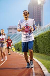 BIB: 201, 6197
                            <button type="button" onclick="openModal(5934612)" class="btn btn-primary btn-sm float-right btn-popup" data-toggle="modal" data-target=".modal-high-quality">
                        <i class="fas fa-shopping-cart"></i> Add to Cart
                    </button>
                                            <button type="button" onclick="isThisMe(5934612, true)" class="btn btn-success btn-sm float-right btn-popup btn-isme hidden" data-toggle="tooltip" data-placement="bottom" title="นี่คือรูปของคุณใช่ไหม คลิกที่นี่เพื่อเอาเข้าอัลบั้ม">
                        <i class="fas fa-plus"></i> Add to album
                    </button>
                    <button type="button" onclick="isThisMe(5934612, false)" class="btn btn-warning btn-sm float-right btn-popup btn-isnotme hidden">
                        <i class="fas fa-ban"></i> Remove from album
                    </button>