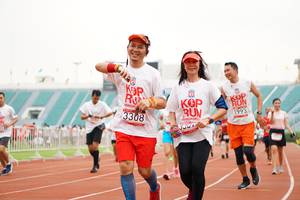 BIB: 1993, 3308
                            <button type="button" onclick="openModal(6026463)" class="btn btn-primary btn-sm float-right btn-popup" data-toggle="modal" data-target=".modal-high-quality">
                        <i class="fas fa-shopping-cart"></i> Add to Cart
                    </button>
                                            <button type="button" onclick="isThisMe(6026463, true)" class="btn btn-success btn-sm float-right btn-popup btn-isme hidden" data-toggle="tooltip" data-placement="bottom" title="นี่คือรูปของคุณใช่ไหม คลิกที่นี่เพื่อเอาเข้าอัลบั้ม">
                        <i class="fas fa-plus"></i> Add to album
                    </button>
                    <button type="button" onclick="isThisMe(6026463, false)" class="btn btn-warning btn-sm float-right btn-popup btn-isnotme hidden">
                        <i class="fas fa-ban"></i> Remove from album
                    </button>