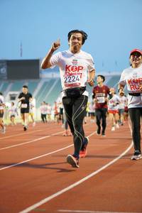 BIB: 2224
                            <button type="button" onclick="openModal(5933947)" class="btn btn-primary btn-sm float-right btn-popup" data-toggle="modal" data-target=".modal-high-quality">
                        <i class="fas fa-shopping-cart"></i> Add to Cart
                    </button>
                                            <button type="button" onclick="isThisMe(5933947, true)" class="btn btn-success btn-sm float-right btn-popup btn-isme hidden" data-toggle="tooltip" data-placement="bottom" title="นี่คือรูปของคุณใช่ไหม คลิกที่นี่เพื่อเอาเข้าอัลบั้ม">
                        <i class="fas fa-plus"></i> Add to album
                    </button>
                    <button type="button" onclick="isThisMe(5933947, false)" class="btn btn-warning btn-sm float-right btn-popup btn-isnotme hidden">
                        <i class="fas fa-ban"></i> Remove from album
                    </button>