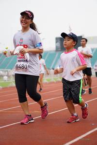 BIB: 8480
                            <button type="button" onclick="openModal(5939043)" class="btn btn-primary btn-sm float-right btn-popup" data-toggle="modal" data-target=".modal-high-quality">
                        <i class="fas fa-shopping-cart"></i> Add to Cart
                    </button>
                                            <button type="button" onclick="isThisMe(5939043, true)" class="btn btn-success btn-sm float-right btn-popup btn-isme hidden" data-toggle="tooltip" data-placement="bottom" title="นี่คือรูปของคุณใช่ไหม คลิกที่นี่เพื่อเอาเข้าอัลบั้ม">
                        <i class="fas fa-plus"></i> Add to album
                    </button>
                    <button type="button" onclick="isThisMe(5939043, false)" class="btn btn-warning btn-sm float-right btn-popup btn-isnotme hidden">
                        <i class="fas fa-ban"></i> Remove from album
                    </button>