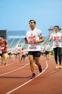 BIB: 761, 4980
                            <button type="button" onclick="openModal(5934725)" class="btn btn-primary btn-sm float-right btn-popup" data-toggle="modal" data-target=".modal-high-quality">
                        <i class="fas fa-shopping-cart"></i> Add to Cart
                    </button>
                                            <button type="button" onclick="isThisMe(5934725, true)" class="btn btn-success btn-sm float-right btn-popup btn-isme hidden" data-toggle="tooltip" data-placement="bottom" title="นี่คือรูปของคุณใช่ไหม คลิกที่นี่เพื่อเอาเข้าอัลบั้ม">
                        <i class="fas fa-plus"></i> Add to album
                    </button>
                    <button type="button" onclick="isThisMe(5934725, false)" class="btn btn-warning btn-sm float-right btn-popup btn-isnotme hidden">
                        <i class="fas fa-ban"></i> Remove from album
                    </button>