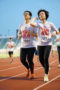 BIB: 7892, 2010, 7909
                            <button type="button" onclick="openModal(5934191)" class="btn btn-primary btn-sm float-right btn-popup" data-toggle="modal" data-target=".modal-high-quality">
                        <i class="fas fa-shopping-cart"></i> Add to Cart
                    </button>
                                            <button type="button" onclick="isThisMe(5934191, true)" class="btn btn-success btn-sm float-right btn-popup btn-isme hidden" data-toggle="tooltip" data-placement="bottom" title="นี่คือรูปของคุณใช่ไหม คลิกที่นี่เพื่อเอาเข้าอัลบั้ม">
                        <i class="fas fa-plus"></i> Add to album
                    </button>
                    <button type="button" onclick="isThisMe(5934191, false)" class="btn btn-warning btn-sm float-right btn-popup btn-isnotme hidden">
                        <i class="fas fa-ban"></i> Remove from album
                    </button>