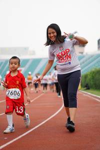 BIB: 2019, 7606
                            <button type="button" onclick="openModal(5939512)" class="btn btn-primary btn-sm float-right btn-popup" data-toggle="modal" data-target=".modal-high-quality">
                        <i class="fas fa-shopping-cart"></i> Add to Cart
                    </button>
                                            <button type="button" onclick="isThisMe(5939512, true)" class="btn btn-success btn-sm float-right btn-popup btn-isme hidden" data-toggle="tooltip" data-placement="bottom" title="นี่คือรูปของคุณใช่ไหม คลิกที่นี่เพื่อเอาเข้าอัลบั้ม">
                        <i class="fas fa-plus"></i> Add to album
                    </button>
                    <button type="button" onclick="isThisMe(5939512, false)" class="btn btn-warning btn-sm float-right btn-popup btn-isnotme hidden">
                        <i class="fas fa-ban"></i> Remove from album
                    </button>