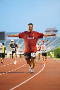 BIB: 104
                            <button type="button" onclick="openModal(5934615)" class="btn btn-primary btn-sm float-right btn-popup" data-toggle="modal" data-target=".modal-high-quality">
                        <i class="fas fa-shopping-cart"></i> Add to Cart
                    </button>
                                            <button type="button" onclick="isThisMe(5934615, true)" class="btn btn-success btn-sm float-right btn-popup btn-isme hidden" data-toggle="tooltip" data-placement="bottom" title="นี่คือรูปของคุณใช่ไหม คลิกที่นี่เพื่อเอาเข้าอัลบั้ม">
                        <i class="fas fa-plus"></i> Add to album
                    </button>
                    <button type="button" onclick="isThisMe(5934615, false)" class="btn btn-warning btn-sm float-right btn-popup btn-isnotme hidden">
                        <i class="fas fa-ban"></i> Remove from album
                    </button>