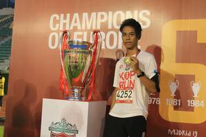 BIB: 4252, 978, 1981, 1984
                            <button type="button" onclick="openModal(5879019)" class="btn btn-primary btn-sm float-right btn-popup" data-toggle="modal" data-target=".modal-high-quality">
                        <i class="fas fa-shopping-cart"></i> Add to Cart
                    </button>
                                            <button type="button" onclick="isThisMe(5879019, true)" class="btn btn-success btn-sm float-right btn-popup btn-isme hidden" data-toggle="tooltip" data-placement="bottom" title="นี่คือรูปของคุณใช่ไหม คลิกที่นี่เพื่อเอาเข้าอัลบั้ม">
                        <i class="fas fa-plus"></i> Add to album
                    </button>
                    <button type="button" onclick="isThisMe(5879019, false)" class="btn btn-warning btn-sm float-right btn-popup btn-isnotme hidden">
                        <i class="fas fa-ban"></i> Remove from album
                    </button>