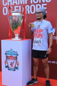 BIB: 1892
                            <button type="button" onclick="openModal(5887715)" class="btn btn-primary btn-sm float-right btn-popup" data-toggle="modal" data-target=".modal-high-quality">
                        <i class="fas fa-shopping-cart"></i> Add to Cart
                    </button>
                                            <button type="button" onclick="isThisMe(5887715, true)" class="btn btn-success btn-sm float-right btn-popup btn-isme hidden" data-toggle="tooltip" data-placement="bottom" title="นี่คือรูปของคุณใช่ไหม คลิกที่นี่เพื่อเอาเข้าอัลบั้ม">
                        <i class="fas fa-plus"></i> Add to album
                    </button>
                    <button type="button" onclick="isThisMe(5887715, false)" class="btn btn-warning btn-sm float-right btn-popup btn-isnotme hidden">
                        <i class="fas fa-ban"></i> Remove from album
                    </button>