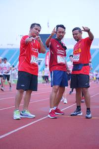 BIB: 385, 117, 175
                            <button type="button" onclick="openModal(5961384)" class="btn btn-primary btn-sm float-right btn-popup" data-toggle="modal" data-target=".modal-high-quality">
                        <i class="fas fa-shopping-cart"></i> Add to Cart
                    </button>
                                            <button type="button" onclick="isThisMe(5961384, true)" class="btn btn-success btn-sm float-right btn-popup btn-isme hidden" data-toggle="tooltip" data-placement="bottom" title="นี่คือรูปของคุณใช่ไหม คลิกที่นี่เพื่อเอาเข้าอัลบั้ม">
                        <i class="fas fa-plus"></i> Add to album
                    </button>
                    <button type="button" onclick="isThisMe(5961384, false)" class="btn btn-warning btn-sm float-right btn-popup btn-isnotme hidden">
                        <i class="fas fa-ban"></i> Remove from album
                    </button>