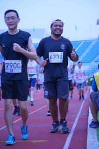 BIB: 6230, 7900
                            <button type="button" onclick="openModal(5954453)" class="btn btn-primary btn-sm float-right btn-popup" data-toggle="modal" data-target=".modal-high-quality">
                        <i class="fas fa-shopping-cart"></i> Add to Cart
                    </button>
                                            <button type="button" onclick="isThisMe(5954453, true)" class="btn btn-success btn-sm float-right btn-popup btn-isme hidden" data-toggle="tooltip" data-placement="bottom" title="นี่คือรูปของคุณใช่ไหม คลิกที่นี่เพื่อเอาเข้าอัลบั้ม">
                        <i class="fas fa-plus"></i> Add to album
                    </button>
                    <button type="button" onclick="isThisMe(5954453, false)" class="btn btn-warning btn-sm float-right btn-popup btn-isnotme hidden">
                        <i class="fas fa-ban"></i> Remove from album
                    </button>