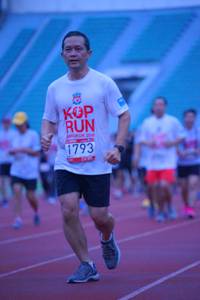 BIB: 201, 1793
                            <button type="button" onclick="openModal(5953900)" class="btn btn-primary btn-sm float-right btn-popup" data-toggle="modal" data-target=".modal-high-quality">
                        <i class="fas fa-shopping-cart"></i> Add to Cart
                    </button>
                                            <button type="button" onclick="isThisMe(5953900, true)" class="btn btn-success btn-sm float-right btn-popup btn-isme hidden" data-toggle="tooltip" data-placement="bottom" title="นี่คือรูปของคุณใช่ไหม คลิกที่นี่เพื่อเอาเข้าอัลบั้ม">
                        <i class="fas fa-plus"></i> Add to album
                    </button>
                    <button type="button" onclick="isThisMe(5953900, false)" class="btn btn-warning btn-sm float-right btn-popup btn-isnotme hidden">
                        <i class="fas fa-ban"></i> Remove from album
                    </button>