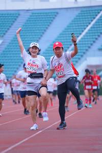 BIB: 4950, 4927
                            <button type="button" onclick="openModal(5965988)" class="btn btn-primary btn-sm float-right btn-popup" data-toggle="modal" data-target=".modal-high-quality">
                        <i class="fas fa-shopping-cart"></i> Add to Cart
                    </button>
                                            <button type="button" onclick="isThisMe(5965988, true)" class="btn btn-success btn-sm float-right btn-popup btn-isme hidden" data-toggle="tooltip" data-placement="bottom" title="นี่คือรูปของคุณใช่ไหม คลิกที่นี่เพื่อเอาเข้าอัลบั้ม">
                        <i class="fas fa-plus"></i> Add to album
                    </button>
                    <button type="button" onclick="isThisMe(5965988, false)" class="btn btn-warning btn-sm float-right btn-popup btn-isnotme hidden">
                        <i class="fas fa-ban"></i> Remove from album
                    </button>