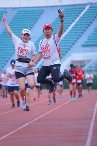 BIB: 4950, 4927
                            <button type="button" onclick="openModal(5965984)" class="btn btn-primary btn-sm float-right btn-popup" data-toggle="modal" data-target=".modal-high-quality">
                        <i class="fas fa-shopping-cart"></i> Add to Cart
                    </button>
                                            <button type="button" onclick="isThisMe(5965984, true)" class="btn btn-success btn-sm float-right btn-popup btn-isme hidden" data-toggle="tooltip" data-placement="bottom" title="นี่คือรูปของคุณใช่ไหม คลิกที่นี่เพื่อเอาเข้าอัลบั้ม">
                        <i class="fas fa-plus"></i> Add to album
                    </button>
                    <button type="button" onclick="isThisMe(5965984, false)" class="btn btn-warning btn-sm float-right btn-popup btn-isnotme hidden">
                        <i class="fas fa-ban"></i> Remove from album
                    </button>