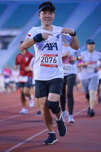 BIB: 2076, 425
                            <button type="button" onclick="openModal(5951918)" class="btn btn-primary btn-sm float-right btn-popup" data-toggle="modal" data-target=".modal-high-quality">
                        <i class="fas fa-shopping-cart"></i> Add to Cart
                    </button>
                                            <button type="button" onclick="isThisMe(5951918, true)" class="btn btn-success btn-sm float-right btn-popup btn-isme hidden" data-toggle="tooltip" data-placement="bottom" title="นี่คือรูปของคุณใช่ไหม คลิกที่นี่เพื่อเอาเข้าอัลบั้ม">
                        <i class="fas fa-plus"></i> Add to album
                    </button>
                    <button type="button" onclick="isThisMe(5951918, false)" class="btn btn-warning btn-sm float-right btn-popup btn-isnotme hidden">
                        <i class="fas fa-ban"></i> Remove from album
                    </button>