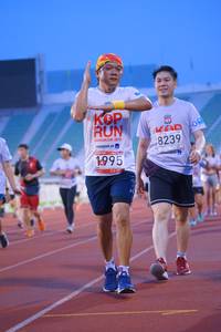 BIB: 8239, 201, 1995
                            <button type="button" onclick="openModal(5953003)" class="btn btn-primary btn-sm float-right btn-popup" data-toggle="modal" data-target=".modal-high-quality">
                        <i class="fas fa-shopping-cart"></i> Add to Cart
                    </button>
                                            <button type="button" onclick="isThisMe(5953003, true)" class="btn btn-success btn-sm float-right btn-popup btn-isme hidden" data-toggle="tooltip" data-placement="bottom" title="นี่คือรูปของคุณใช่ไหม คลิกที่นี่เพื่อเอาเข้าอัลบั้ม">
                        <i class="fas fa-plus"></i> Add to album
                    </button>
                    <button type="button" onclick="isThisMe(5953003, false)" class="btn btn-warning btn-sm float-right btn-popup btn-isnotme hidden">
                        <i class="fas fa-ban"></i> Remove from album
                    </button>