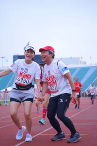 BIB: 4950, 927
                            <button type="button" onclick="openModal(5966042)" class="btn btn-primary btn-sm float-right btn-popup" data-toggle="modal" data-target=".modal-high-quality">
                        <i class="fas fa-shopping-cart"></i> Add to Cart
                    </button>
                                            <button type="button" onclick="isThisMe(5966042, true)" class="btn btn-success btn-sm float-right btn-popup btn-isme hidden" data-toggle="tooltip" data-placement="bottom" title="นี่คือรูปของคุณใช่ไหม คลิกที่นี่เพื่อเอาเข้าอัลบั้ม">
                        <i class="fas fa-plus"></i> Add to album
                    </button>
                    <button type="button" onclick="isThisMe(5966042, false)" class="btn btn-warning btn-sm float-right btn-popup btn-isnotme hidden">
                        <i class="fas fa-ban"></i> Remove from album
                    </button>