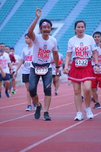 BIB: 4132, 826, 4133
                            <button type="button" onclick="openModal(5962096)" class="btn btn-primary btn-sm float-right btn-popup" data-toggle="modal" data-target=".modal-high-quality">
                        <i class="fas fa-shopping-cart"></i> Add to Cart
                    </button>
                                            <button type="button" onclick="isThisMe(5962096, true)" class="btn btn-success btn-sm float-right btn-popup btn-isme hidden" data-toggle="tooltip" data-placement="bottom" title="นี่คือรูปของคุณใช่ไหม คลิกที่นี่เพื่อเอาเข้าอัลบั้ม">
                        <i class="fas fa-plus"></i> Add to album
                    </button>
                    <button type="button" onclick="isThisMe(5962096, false)" class="btn btn-warning btn-sm float-right btn-popup btn-isnotme hidden">
                        <i class="fas fa-ban"></i> Remove from album
                    </button>