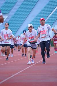 BIB: 4741, 4927, 4950
                            <button type="button" onclick="openModal(5965968)" class="btn btn-primary btn-sm float-right btn-popup" data-toggle="modal" data-target=".modal-high-quality">
                        <i class="fas fa-shopping-cart"></i> Add to Cart
                    </button>
                                            <button type="button" onclick="isThisMe(5965968, true)" class="btn btn-success btn-sm float-right btn-popup btn-isme hidden" data-toggle="tooltip" data-placement="bottom" title="นี่คือรูปของคุณใช่ไหม คลิกที่นี่เพื่อเอาเข้าอัลบั้ม">
                        <i class="fas fa-plus"></i> Add to album
                    </button>
                    <button type="button" onclick="isThisMe(5965968, false)" class="btn btn-warning btn-sm float-right btn-popup btn-isnotme hidden">
                        <i class="fas fa-ban"></i> Remove from album
                    </button>