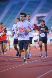 BIB: 950
                            <button type="button" onclick="openModal(5949919)" class="btn btn-primary btn-sm float-right btn-popup" data-toggle="modal" data-target=".modal-high-quality">
                        <i class="fas fa-shopping-cart"></i> Add to Cart
                    </button>
                                            <button type="button" onclick="isThisMe(5949919, true)" class="btn btn-success btn-sm float-right btn-popup btn-isme hidden" data-toggle="tooltip" data-placement="bottom" title="นี่คือรูปของคุณใช่ไหม คลิกที่นี่เพื่อเอาเข้าอัลบั้ม">
                        <i class="fas fa-plus"></i> Add to album
                    </button>
                    <button type="button" onclick="isThisMe(5949919, false)" class="btn btn-warning btn-sm float-right btn-popup btn-isnotme hidden">
                        <i class="fas fa-ban"></i> Remove from album
                    </button>