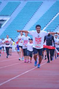 BIB: 4262
                            <button type="button" onclick="openModal(5960361)" class="btn btn-primary btn-sm float-right btn-popup" data-toggle="modal" data-target=".modal-high-quality">
                        <i class="fas fa-shopping-cart"></i> Add to Cart
                    </button>
                                            <button type="button" onclick="isThisMe(5960361, true)" class="btn btn-success btn-sm float-right btn-popup btn-isme hidden" data-toggle="tooltip" data-placement="bottom" title="นี่คือรูปของคุณใช่ไหม คลิกที่นี่เพื่อเอาเข้าอัลบั้ม">
                        <i class="fas fa-plus"></i> Add to album
                    </button>
                    <button type="button" onclick="isThisMe(5960361, false)" class="btn btn-warning btn-sm float-right btn-popup btn-isnotme hidden">
                        <i class="fas fa-ban"></i> Remove from album
                    </button>