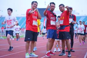 BIB: 385, 1179, 429, 175
                            <button type="button" onclick="openModal(5961422)" class="btn btn-primary btn-sm float-right btn-popup" data-toggle="modal" data-target=".modal-high-quality">
                        <i class="fas fa-shopping-cart"></i> Add to Cart
                    </button>
                                            <button type="button" onclick="isThisMe(5961422, true)" class="btn btn-success btn-sm float-right btn-popup btn-isme hidden" data-toggle="tooltip" data-placement="bottom" title="นี่คือรูปของคุณใช่ไหม คลิกที่นี่เพื่อเอาเข้าอัลบั้ม">
                        <i class="fas fa-plus"></i> Add to album
                    </button>
                    <button type="button" onclick="isThisMe(5961422, false)" class="btn btn-warning btn-sm float-right btn-popup btn-isnotme hidden">
                        <i class="fas fa-ban"></i> Remove from album
                    </button>