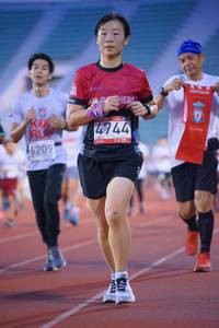 BIB: 4744, 6209
                            <button type="button" onclick="openModal(5949939)" class="btn btn-primary btn-sm float-right btn-popup" data-toggle="modal" data-target=".modal-high-quality">
                        <i class="fas fa-shopping-cart"></i> Add to Cart
                    </button>
                                            <button type="button" onclick="isThisMe(5949939, true)" class="btn btn-success btn-sm float-right btn-popup btn-isme hidden" data-toggle="tooltip" data-placement="bottom" title="นี่คือรูปของคุณใช่ไหม คลิกที่นี่เพื่อเอาเข้าอัลบั้ม">
                        <i class="fas fa-plus"></i> Add to album
                    </button>
                    <button type="button" onclick="isThisMe(5949939, false)" class="btn btn-warning btn-sm float-right btn-popup btn-isnotme hidden">
                        <i class="fas fa-ban"></i> Remove from album
                    </button>