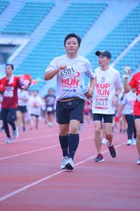 BIB: 6501, 5633
                            <button type="button" onclick="openModal(5959162)" class="btn btn-primary btn-sm float-right btn-popup" data-toggle="modal" data-target=".modal-high-quality">
                        <i class="fas fa-shopping-cart"></i> Add to Cart
                    </button>
                                            <button type="button" onclick="isThisMe(5959162, true)" class="btn btn-success btn-sm float-right btn-popup btn-isme hidden" data-toggle="tooltip" data-placement="bottom" title="นี่คือรูปของคุณใช่ไหม คลิกที่นี่เพื่อเอาเข้าอัลบั้ม">
                        <i class="fas fa-plus"></i> Add to album
                    </button>
                    <button type="button" onclick="isThisMe(5959162, false)" class="btn btn-warning btn-sm float-right btn-popup btn-isnotme hidden">
                        <i class="fas fa-ban"></i> Remove from album
                    </button>