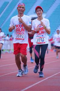 BIB: 2019, 3592
                            <button type="button" onclick="openModal(5962429)" class="btn btn-primary btn-sm float-right btn-popup" data-toggle="modal" data-target=".modal-high-quality">
                        <i class="fas fa-shopping-cart"></i> Add to Cart
                    </button>
                                            <button type="button" onclick="isThisMe(5962429, true)" class="btn btn-success btn-sm float-right btn-popup btn-isme hidden" data-toggle="tooltip" data-placement="bottom" title="นี่คือรูปของคุณใช่ไหม คลิกที่นี่เพื่อเอาเข้าอัลบั้ม">
                        <i class="fas fa-plus"></i> Add to album
                    </button>
                    <button type="button" onclick="isThisMe(5962429, false)" class="btn btn-warning btn-sm float-right btn-popup btn-isnotme hidden">
                        <i class="fas fa-ban"></i> Remove from album
                    </button>