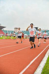 BIB: 1225, 3487
                            <button type="button" onclick="openModal(5989348)" class="btn btn-primary btn-sm float-right btn-popup" data-toggle="modal" data-target=".modal-high-quality">
                        <i class="fas fa-shopping-cart"></i> Add to Cart
                    </button>
                                            <button type="button" onclick="isThisMe(5989348, true)" class="btn btn-success btn-sm float-right btn-popup btn-isme hidden" data-toggle="tooltip" data-placement="bottom" title="นี่คือรูปของคุณใช่ไหม คลิกที่นี่เพื่อเอาเข้าอัลบั้ม">
                        <i class="fas fa-plus"></i> Add to album
                    </button>
                    <button type="button" onclick="isThisMe(5989348, false)" class="btn btn-warning btn-sm float-right btn-popup btn-isnotme hidden">
                        <i class="fas fa-ban"></i> Remove from album
                    </button>