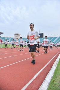 BIB: 2707, 270
                            <button type="button" onclick="openModal(5985236)" class="btn btn-primary btn-sm float-right btn-popup" data-toggle="modal" data-target=".modal-high-quality">
                        <i class="fas fa-shopping-cart"></i> Add to Cart
                    </button>
                                            <button type="button" onclick="isThisMe(5985236, true)" class="btn btn-success btn-sm float-right btn-popup btn-isme hidden" data-toggle="tooltip" data-placement="bottom" title="นี่คือรูปของคุณใช่ไหม คลิกที่นี่เพื่อเอาเข้าอัลบั้ม">
                        <i class="fas fa-plus"></i> Add to album
                    </button>
                    <button type="button" onclick="isThisMe(5985236, false)" class="btn btn-warning btn-sm float-right btn-popup btn-isnotme hidden">
                        <i class="fas fa-ban"></i> Remove from album
                    </button>