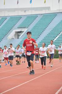 BIB: 5035, 918
                            <button type="button" onclick="openModal(5963705)" class="btn btn-primary btn-sm float-right btn-popup" data-toggle="modal" data-target=".modal-high-quality">
                        <i class="fas fa-shopping-cart"></i> Add to Cart
                    </button>
                                            <button type="button" onclick="isThisMe(5963705, true)" class="btn btn-success btn-sm float-right btn-popup btn-isme hidden" data-toggle="tooltip" data-placement="bottom" title="นี่คือรูปของคุณใช่ไหม คลิกที่นี่เพื่อเอาเข้าอัลบั้ม">
                        <i class="fas fa-plus"></i> Add to album
                    </button>
                    <button type="button" onclick="isThisMe(5963705, false)" class="btn btn-warning btn-sm float-right btn-popup btn-isnotme hidden">
                        <i class="fas fa-ban"></i> Remove from album
                    </button>