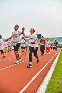 BIB: 3744, 3747
                            <button type="button" onclick="openModal(5990769)" class="btn btn-primary btn-sm float-right btn-popup" data-toggle="modal" data-target=".modal-high-quality">
                        <i class="fas fa-shopping-cart"></i> Add to Cart
                    </button>
                                            <button type="button" onclick="isThisMe(5990769, true)" class="btn btn-success btn-sm float-right btn-popup btn-isme hidden" data-toggle="tooltip" data-placement="bottom" title="นี่คือรูปของคุณใช่ไหม คลิกที่นี่เพื่อเอาเข้าอัลบั้ม">
                        <i class="fas fa-plus"></i> Add to album
                    </button>
                    <button type="button" onclick="isThisMe(5990769, false)" class="btn btn-warning btn-sm float-right btn-popup btn-isnotme hidden">
                        <i class="fas fa-ban"></i> Remove from album
                    </button>