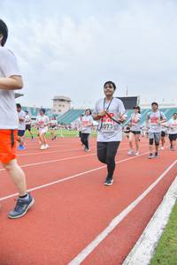 BIB: 041, 073, 9041
                            <button type="button" onclick="openModal(5985636)" class="btn btn-primary btn-sm float-right btn-popup" data-toggle="modal" data-target=".modal-high-quality">
                        <i class="fas fa-shopping-cart"></i> Add to Cart
                    </button>
                                            <button type="button" onclick="isThisMe(5985636, true)" class="btn btn-success btn-sm float-right btn-popup btn-isme hidden" data-toggle="tooltip" data-placement="bottom" title="นี่คือรูปของคุณใช่ไหม คลิกที่นี่เพื่อเอาเข้าอัลบั้ม">
                        <i class="fas fa-plus"></i> Add to album
                    </button>
                    <button type="button" onclick="isThisMe(5985636, false)" class="btn btn-warning btn-sm float-right btn-popup btn-isnotme hidden">
                        <i class="fas fa-ban"></i> Remove from album
                    </button>