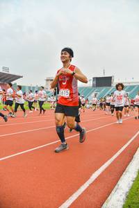 BIB: 1615
                            <button type="button" onclick="openModal(5989207)" class="btn btn-primary btn-sm float-right btn-popup" data-toggle="modal" data-target=".modal-high-quality">
                        <i class="fas fa-shopping-cart"></i> Add to Cart
                    </button>
                                            <button type="button" onclick="isThisMe(5989207, true)" class="btn btn-success btn-sm float-right btn-popup btn-isme hidden" data-toggle="tooltip" data-placement="bottom" title="นี่คือรูปของคุณใช่ไหม คลิกที่นี่เพื่อเอาเข้าอัลบั้ม">
                        <i class="fas fa-plus"></i> Add to album
                    </button>
                    <button type="button" onclick="isThisMe(5989207, false)" class="btn btn-warning btn-sm float-right btn-popup btn-isnotme hidden">
                        <i class="fas fa-ban"></i> Remove from album
                    </button>