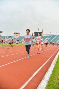 BIB: 083, 8083
                            <button type="button" onclick="openModal(5988480)" class="btn btn-primary btn-sm float-right btn-popup" data-toggle="modal" data-target=".modal-high-quality">
                        <i class="fas fa-shopping-cart"></i> Add to Cart
                    </button>
                                            <button type="button" onclick="isThisMe(5988480, true)" class="btn btn-success btn-sm float-right btn-popup btn-isme hidden" data-toggle="tooltip" data-placement="bottom" title="นี่คือรูปของคุณใช่ไหม คลิกที่นี่เพื่อเอาเข้าอัลบั้ม">
                        <i class="fas fa-plus"></i> Add to album
                    </button>
                    <button type="button" onclick="isThisMe(5988480, false)" class="btn btn-warning btn-sm float-right btn-popup btn-isnotme hidden">
                        <i class="fas fa-ban"></i> Remove from album
                    </button>