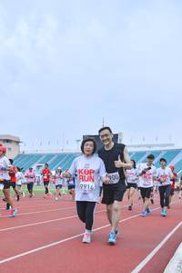 BIB: 7916, 900, 3195
                            <button type="button" onclick="openModal(5994166)" class="btn btn-primary btn-sm float-right btn-popup" data-toggle="modal" data-target=".modal-high-quality">
                        <i class="fas fa-shopping-cart"></i> Add to Cart
                    </button>
                                            <button type="button" onclick="isThisMe(5994166, true)" class="btn btn-success btn-sm float-right btn-popup btn-isme hidden" data-toggle="tooltip" data-placement="bottom" title="นี่คือรูปของคุณใช่ไหม คลิกที่นี่เพื่อเอาเข้าอัลบั้ม">
                        <i class="fas fa-plus"></i> Add to album
                    </button>
                    <button type="button" onclick="isThisMe(5994166, false)" class="btn btn-warning btn-sm float-right btn-popup btn-isnotme hidden">
                        <i class="fas fa-ban"></i> Remove from album
                    </button>