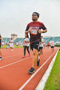 BIB: 3928, 2133, 273
                            <button type="button" onclick="openModal(5990412)" class="btn btn-primary btn-sm float-right btn-popup" data-toggle="modal" data-target=".modal-high-quality">
                        <i class="fas fa-shopping-cart"></i> Add to Cart
                    </button>
                                            <button type="button" onclick="isThisMe(5990412, true)" class="btn btn-success btn-sm float-right btn-popup btn-isme hidden" data-toggle="tooltip" data-placement="bottom" title="นี่คือรูปของคุณใช่ไหม คลิกที่นี่เพื่อเอาเข้าอัลบั้ม">
                        <i class="fas fa-plus"></i> Add to album
                    </button>
                    <button type="button" onclick="isThisMe(5990412, false)" class="btn btn-warning btn-sm float-right btn-popup btn-isnotme hidden">
                        <i class="fas fa-ban"></i> Remove from album
                    </button>