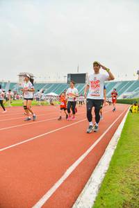 BIB: 1906, 955
                            <button type="button" onclick="openModal(5989583)" class="btn btn-primary btn-sm float-right btn-popup" data-toggle="modal" data-target=".modal-high-quality">
                        <i class="fas fa-shopping-cart"></i> Add to Cart
                    </button>
                                            <button type="button" onclick="isThisMe(5989583, true)" class="btn btn-success btn-sm float-right btn-popup btn-isme hidden" data-toggle="tooltip" data-placement="bottom" title="นี่คือรูปของคุณใช่ไหม คลิกที่นี่เพื่อเอาเข้าอัลบั้ม">
                        <i class="fas fa-plus"></i> Add to album
                    </button>
                    <button type="button" onclick="isThisMe(5989583, false)" class="btn btn-warning btn-sm float-right btn-popup btn-isnotme hidden">
                        <i class="fas fa-ban"></i> Remove from album
                    </button>