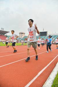 BIB: 764, 1764, 822
                            <button type="button" onclick="openModal(5989263)" class="btn btn-primary btn-sm float-right btn-popup" data-toggle="modal" data-target=".modal-high-quality">
                        <i class="fas fa-shopping-cart"></i> Add to Cart
                    </button>
                                            <button type="button" onclick="isThisMe(5989263, true)" class="btn btn-success btn-sm float-right btn-popup btn-isme hidden" data-toggle="tooltip" data-placement="bottom" title="นี่คือรูปของคุณใช่ไหม คลิกที่นี่เพื่อเอาเข้าอัลบั้ม">
                        <i class="fas fa-plus"></i> Add to album
                    </button>
                    <button type="button" onclick="isThisMe(5989263, false)" class="btn btn-warning btn-sm float-right btn-popup btn-isnotme hidden">
                        <i class="fas fa-ban"></i> Remove from album
                    </button>