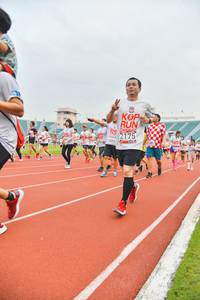 BIB: 2175, , 399
                            <button type="button" onclick="openModal(5987785)" class="btn btn-primary btn-sm float-right btn-popup" data-toggle="modal" data-target=".modal-high-quality">
                        <i class="fas fa-shopping-cart"></i> Add to Cart
                    </button>
                                            <button type="button" onclick="isThisMe(5987785, true)" class="btn btn-success btn-sm float-right btn-popup btn-isme hidden" data-toggle="tooltip" data-placement="bottom" title="นี่คือรูปของคุณใช่ไหม คลิกที่นี่เพื่อเอาเข้าอัลบั้ม">
                        <i class="fas fa-plus"></i> Add to album
                    </button>
                    <button type="button" onclick="isThisMe(5987785, false)" class="btn btn-warning btn-sm float-right btn-popup btn-isnotme hidden">
                        <i class="fas fa-ban"></i> Remove from album
                    </button>