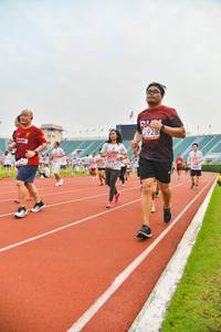 BIB: 3928, 028
                            <button type="button" onclick="openModal(5990402)" class="btn btn-primary btn-sm float-right btn-popup" data-toggle="modal" data-target=".modal-high-quality">
                        <i class="fas fa-shopping-cart"></i> Add to Cart
                    </button>
                                            <button type="button" onclick="isThisMe(5990402, true)" class="btn btn-success btn-sm float-right btn-popup btn-isme hidden" data-toggle="tooltip" data-placement="bottom" title="นี่คือรูปของคุณใช่ไหม คลิกที่นี่เพื่อเอาเข้าอัลบั้ม">
                        <i class="fas fa-plus"></i> Add to album
                    </button>
                    <button type="button" onclick="isThisMe(5990402, false)" class="btn btn-warning btn-sm float-right btn-popup btn-isnotme hidden">
                        <i class="fas fa-ban"></i> Remove from album
                    </button>