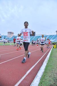 BIB: 3804, 3344
                            <button type="button" onclick="openModal(5984072)" class="btn btn-primary btn-sm float-right btn-popup" data-toggle="modal" data-target=".modal-high-quality">
                        <i class="fas fa-shopping-cart"></i> Add to Cart
                    </button>
                                            <button type="button" onclick="isThisMe(5984072, true)" class="btn btn-success btn-sm float-right btn-popup btn-isme hidden" data-toggle="tooltip" data-placement="bottom" title="นี่คือรูปของคุณใช่ไหม คลิกที่นี่เพื่อเอาเข้าอัลบั้ม">
                        <i class="fas fa-plus"></i> Add to album
                    </button>
                    <button type="button" onclick="isThisMe(5984072, false)" class="btn btn-warning btn-sm float-right btn-popup btn-isnotme hidden">
                        <i class="fas fa-ban"></i> Remove from album
                    </button>